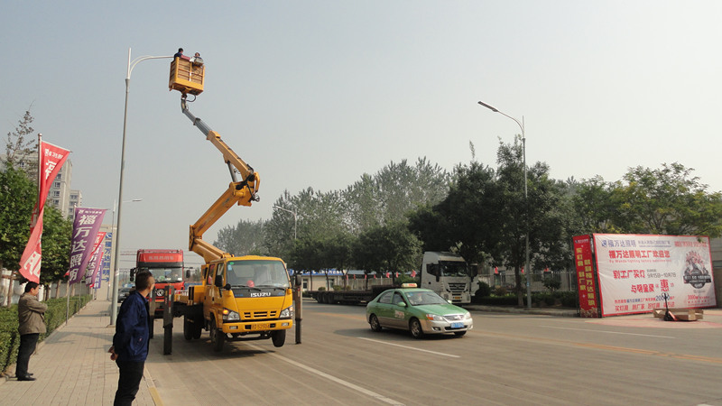 雾霾克星-福万达空气净化路灯再次亮相长治街头