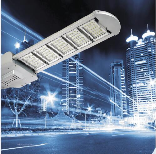 福万达空气净化路灯亮相长治街头，成市民健康新的守护者