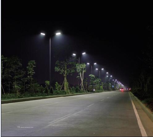 福万达空气净化路灯亮相长治街头，成市民健康新的守护者