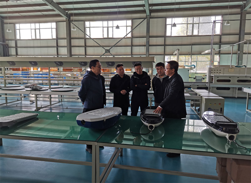 辽宁省营口市环保局、住建局领导来我司考察，深入了解我司户外雾霾智能空气净化系统