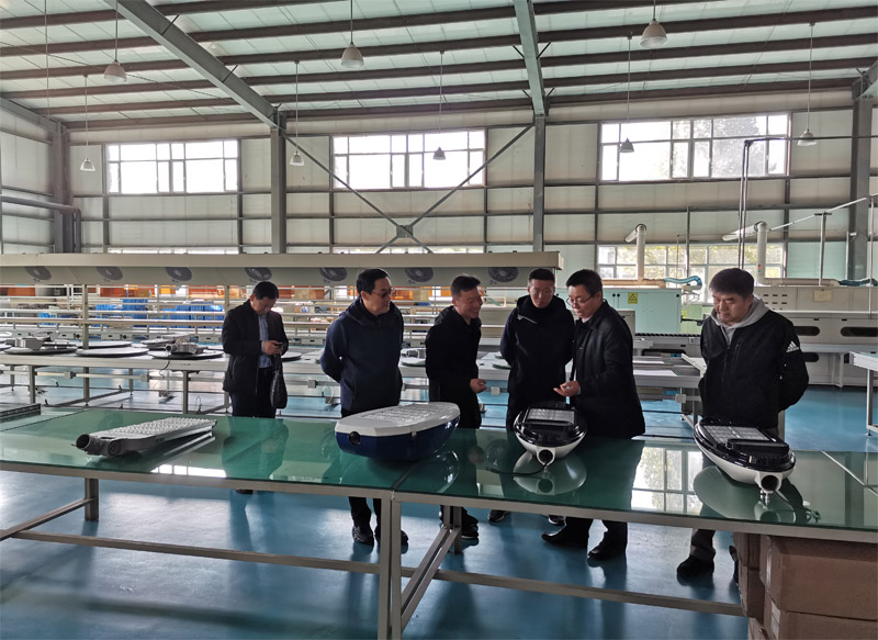 辽宁省营口市环保局、住建局领导来我司考察，深入了解我司户外雾霾智能空气净化系统