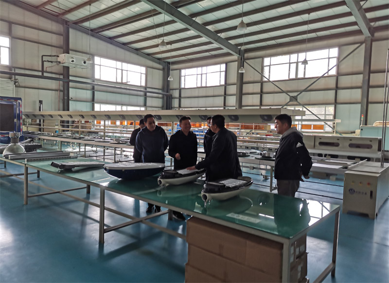 辽宁省营口市环保局、住建局领导来我司考察，深入了解我司户外雾霾智能空气净化系统